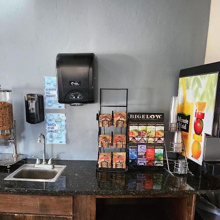 Red Lion Inn & Suites Tucson Downtown Bagian luar foto